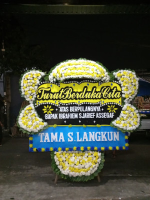 Papan Bunga Duka di Kampung