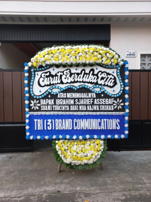 Papan Bunga Duka di Kampung